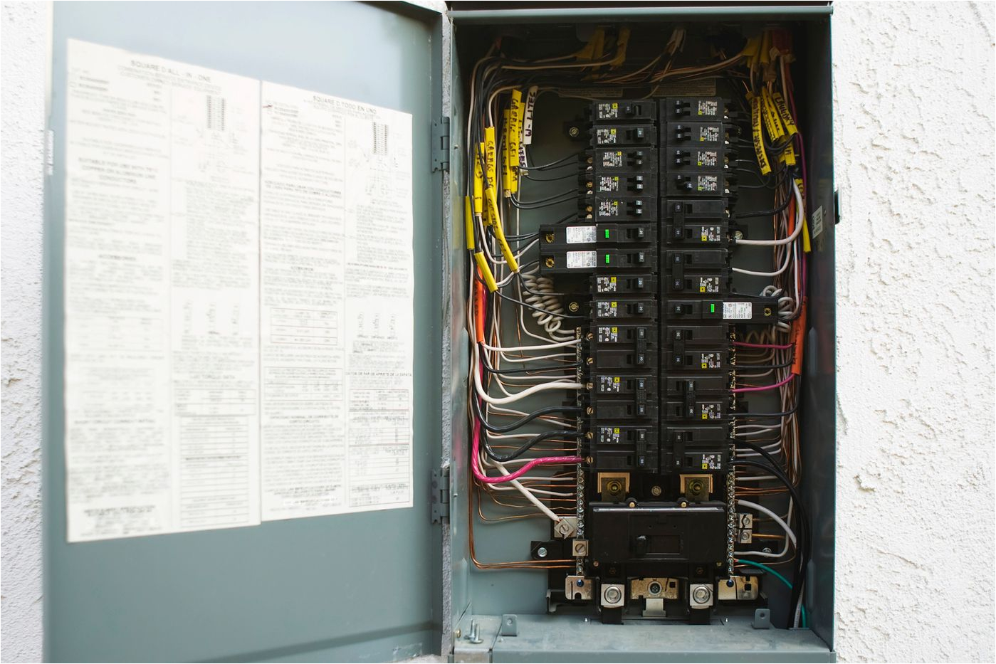 220 Breaker Box Wiring Diagram How to Install A 240 Volt Circuit Breaker 220 Breaker Box Wiring Diagram How to Install A 240 Volt Circuit Breaker