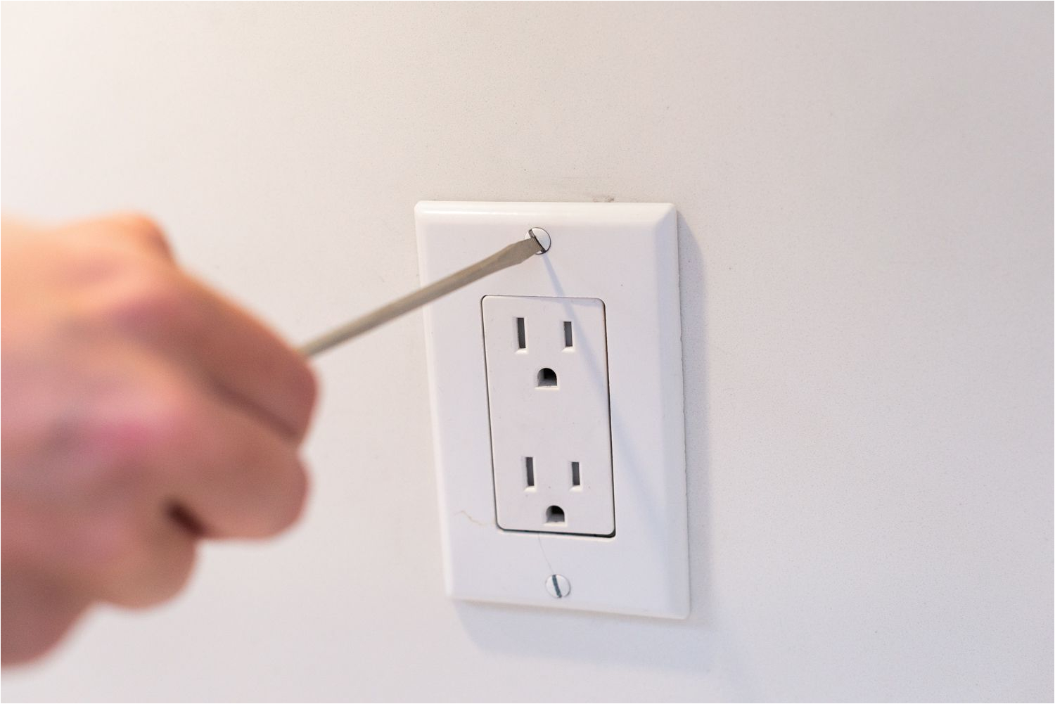 How to Wire An Outlet with A Switch Diagram How to Wire and Install An Electrical Outlet How to Wire An Outlet with A Switch Diagram How to Wire and Install An Electrical Outlet